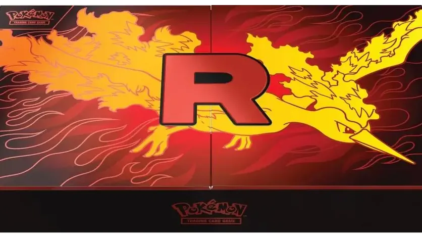Team Rocket’s Moltres ex Ultra-Premium Collection